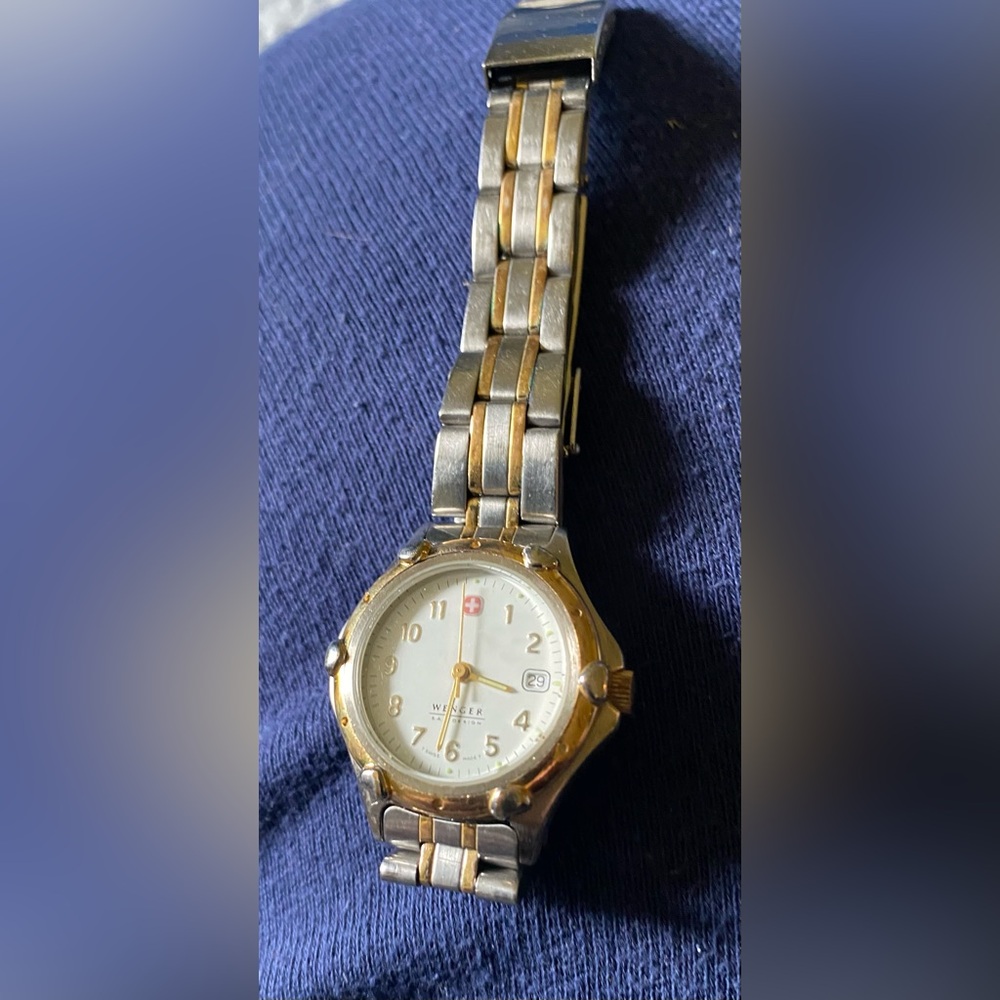 Women’s Wenger watch needs battery. Sold as is.